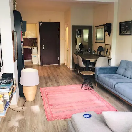 Loop With Attractions, In Tesvikiye, 80m2, 1+1 Appartement Istanboel