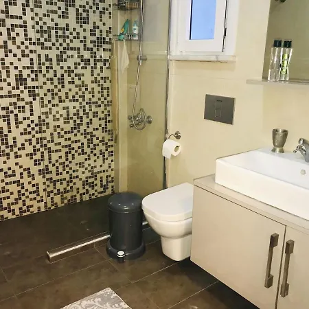 Loop With Attractions, In Tesvikiye, 80m2, 1+1 Appartement Istanboel