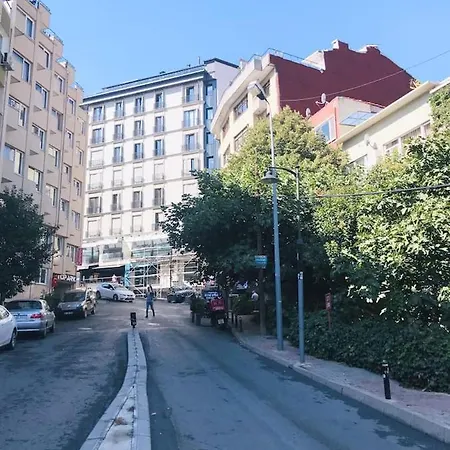 Loop With Attractions, In Tesvikiye, 80m2, 1+1 Lejlighed Istanbul